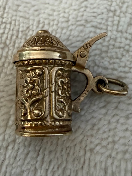 Vintage Jewelry - Vintage 8k Gold 333 German Beer Stein 3D Charm With Lid  That Opens